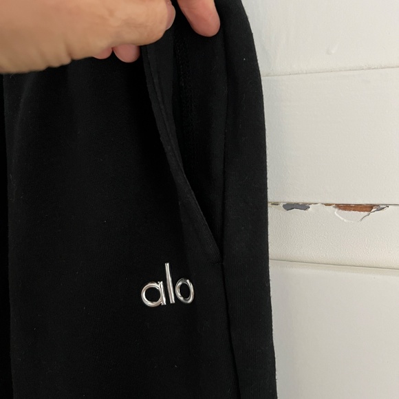 ALO Yoga Accolade Sweatpants in Black Size Small Cozy Soft French Terry - Picture 4 of 8